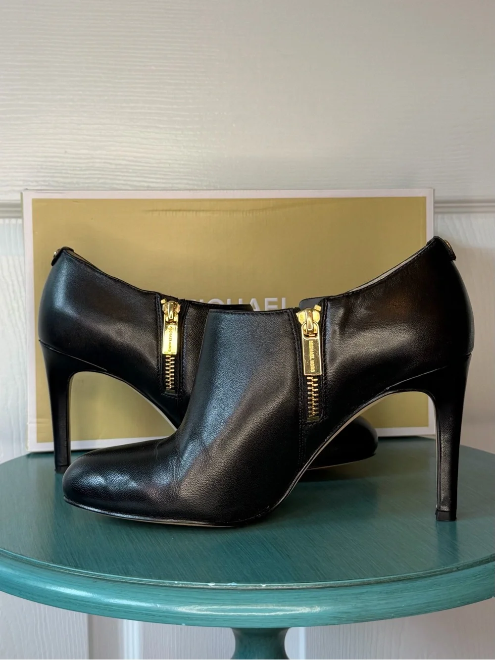 MICHAEL Michael Kors Sammy Black Leather Ankle Booties with 3.5” Heel - size 7